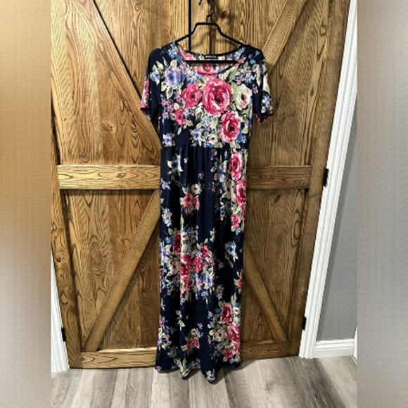 SHORT Sleeve Maxi Dress - Picture 1 of 6